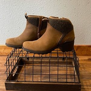 Merrell Light brown/tan leather booties